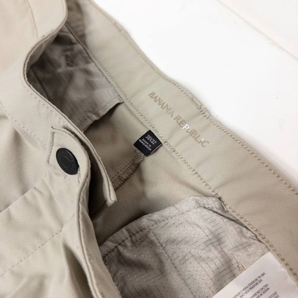 Banana Republic Chino Pants Mens 38x32 Khaki Tan Good Core Temp Performance